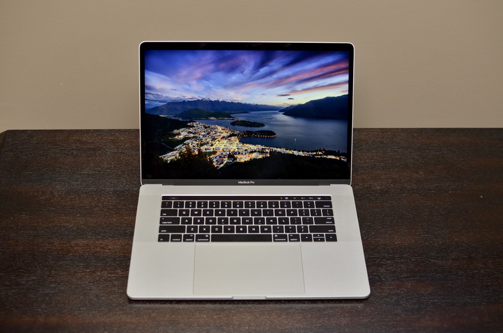 Macbook Pro 2015 MJLQ2 hiệu năng vượt trội, bộ lưu trữ cơ bản 