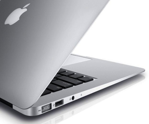 MacBook Air 13 2015 MMGF2 được trang bị 1 cổng Thunderbolt và 2 cổng kết nối USB 3.0