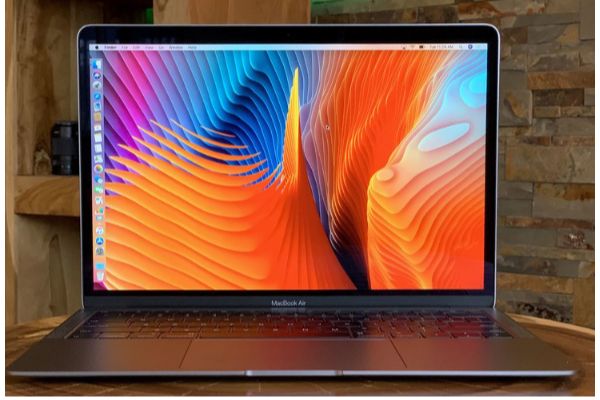 MacBook Air 2018 MRE92 sở hữu màn hình Retina với độ phân giải sắc nét