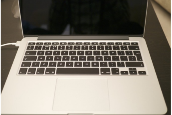 Keyboard Chicklet kết hợp cùng touchpad đa chạm