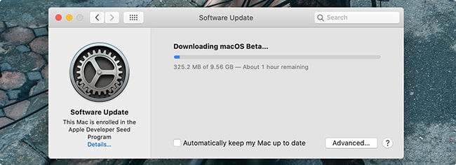 Chờ đợi máy Mac hoàn tất quá trình cập nhật