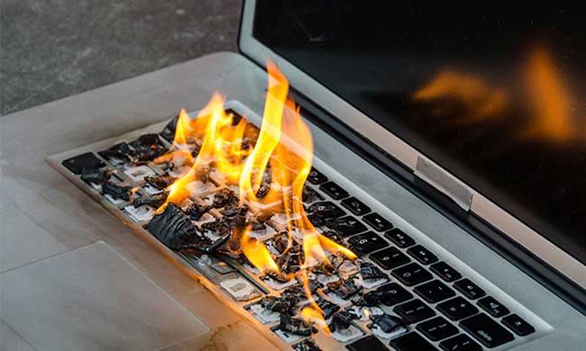 Rất dễ xảy ra cháy nổ nếu pin Macbook bị phồng